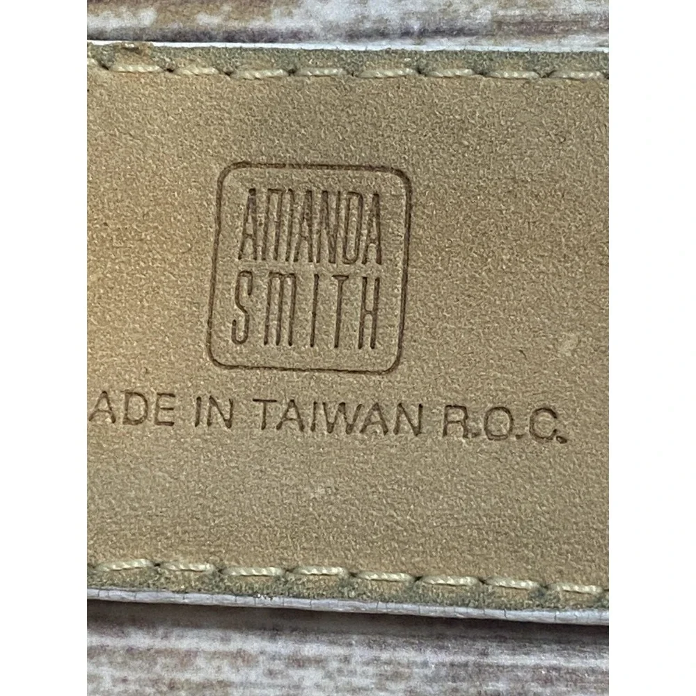 Amanda Smith beige belt Size medium genuine leather 33-36 Gold Toned Buckle